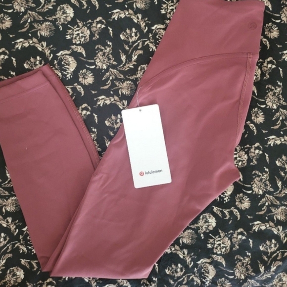 Lululemon - Picture 1 of 3